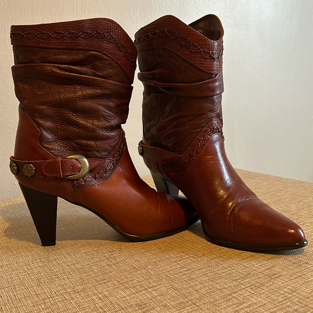 Vintage Flings cowgirl / line dancing boots.  Brown with decorative stitching